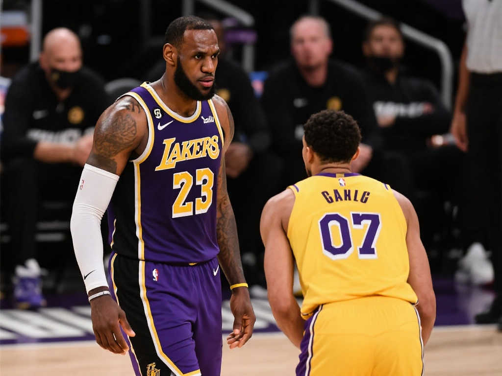 詹皇G1创生涯最惨败绩 东契奇成众矢之的 湖人前景堪忧？